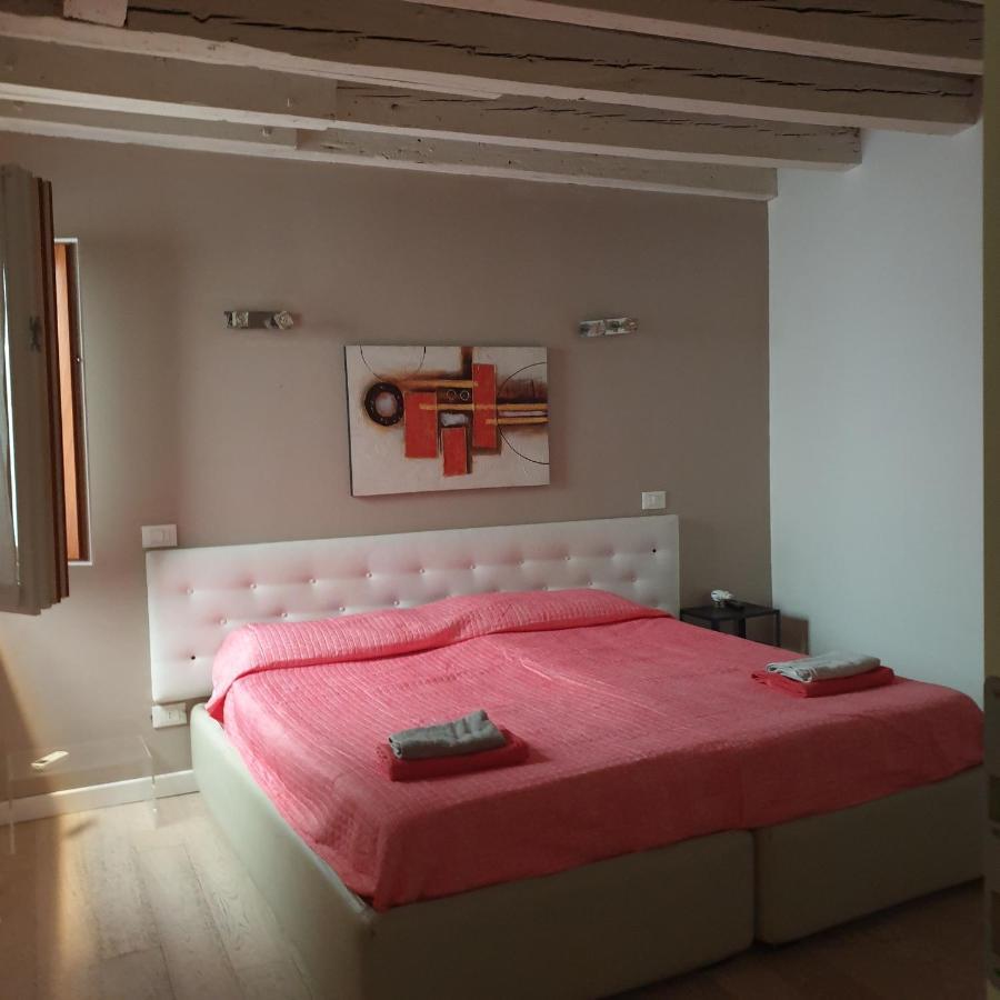 Central Lovely Typical Rooms Rialto البندقية الغرفة الصورة