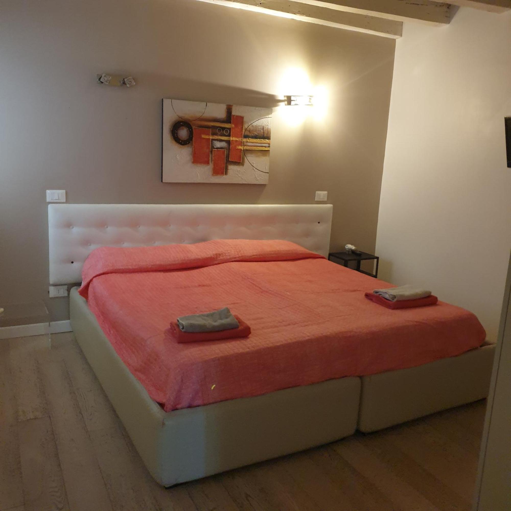 Central Lovely Typical Rooms Rialto البندقية الغرفة الصورة