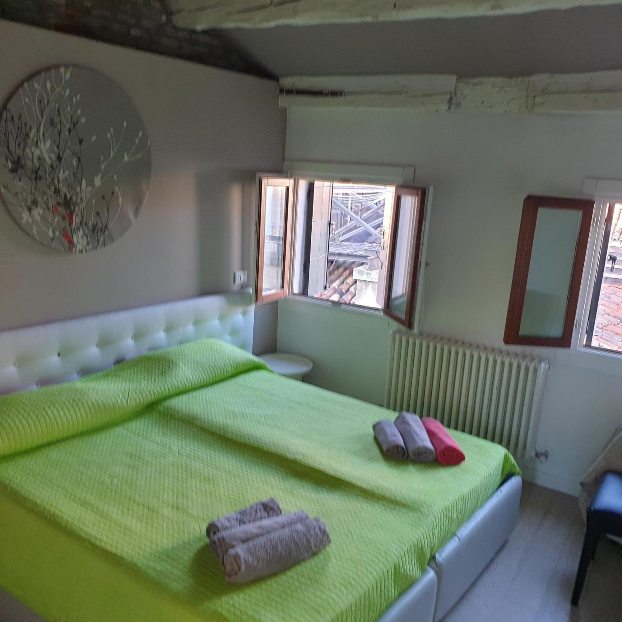Central Lovely Typical Rooms Rialto البندقية الغرفة الصورة